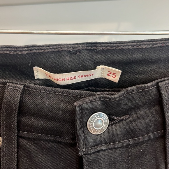 Levi’s 721 high-rise skinny jeans - Picture 4 of 5